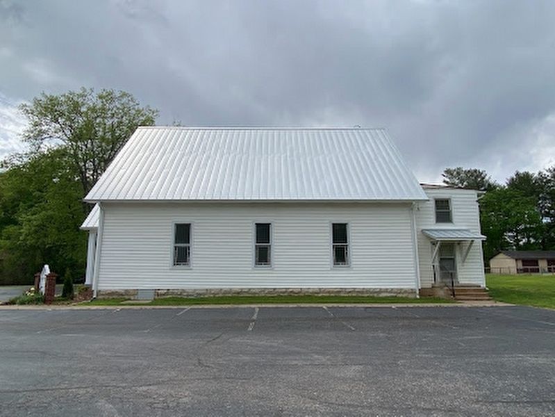 Side view of the church. Click for full size. Side view of the church image. Click for full size.