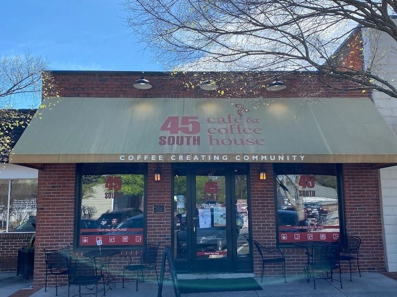 45 South Peachtree Street Marker. Click for full size. 45 South Peachtree Street Marker image. Click for full size.