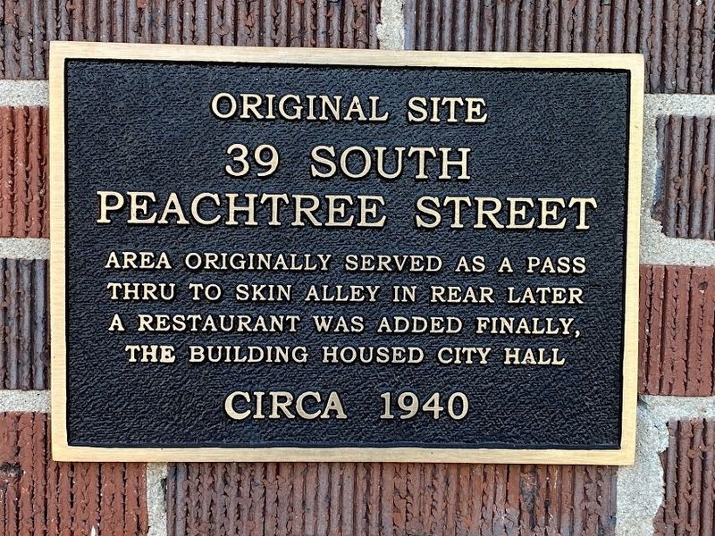 39 South Peachtree Street Marker image. Click for full size.