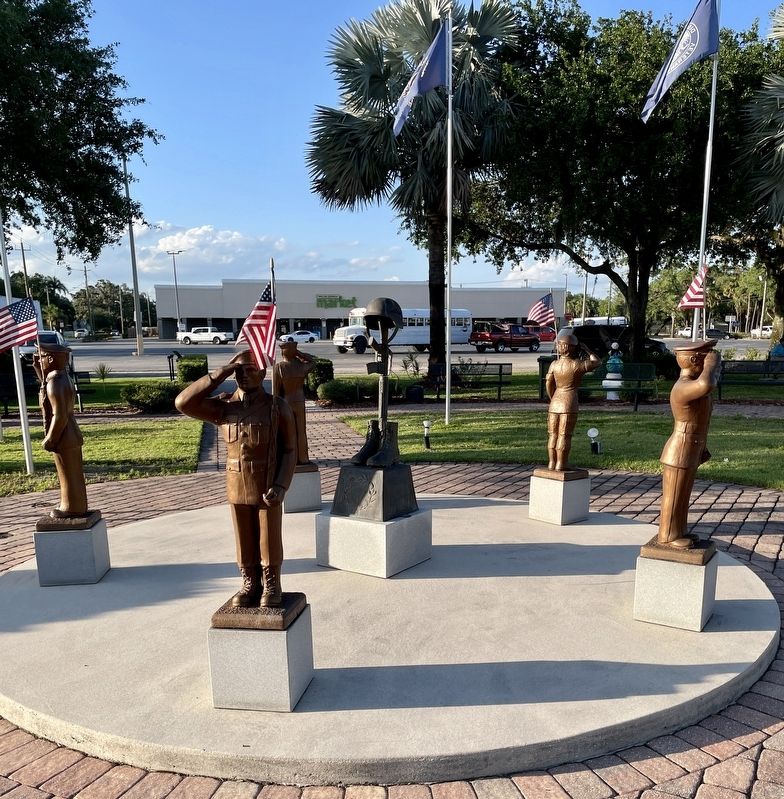 LaBelle Veterans Memorial Park. Click for full size. LaBelle Veterans Memorial Park image. Click for full size.