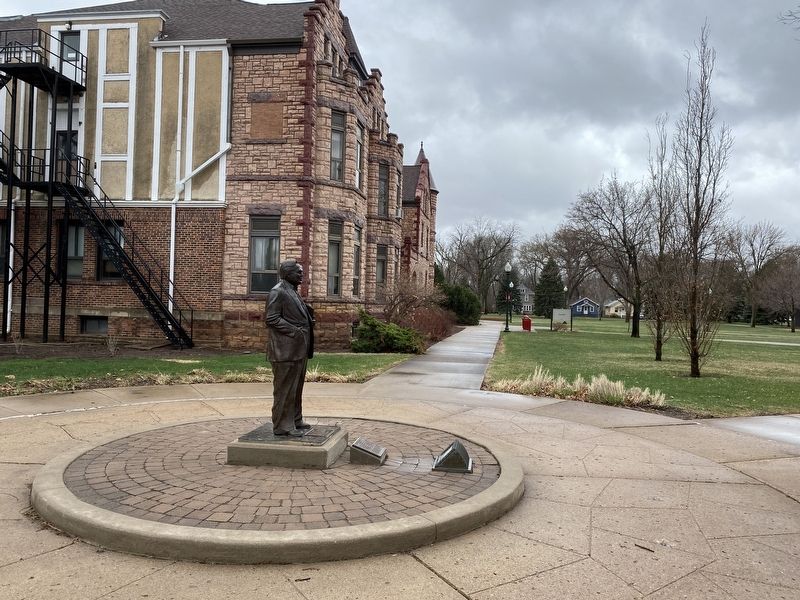 W. O. "Doc" Farber Statue & Marker, from the north image. Click for full size.