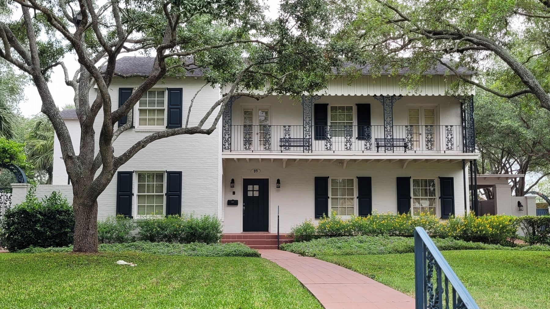 Closeup of the McNair House image. Click for full size.