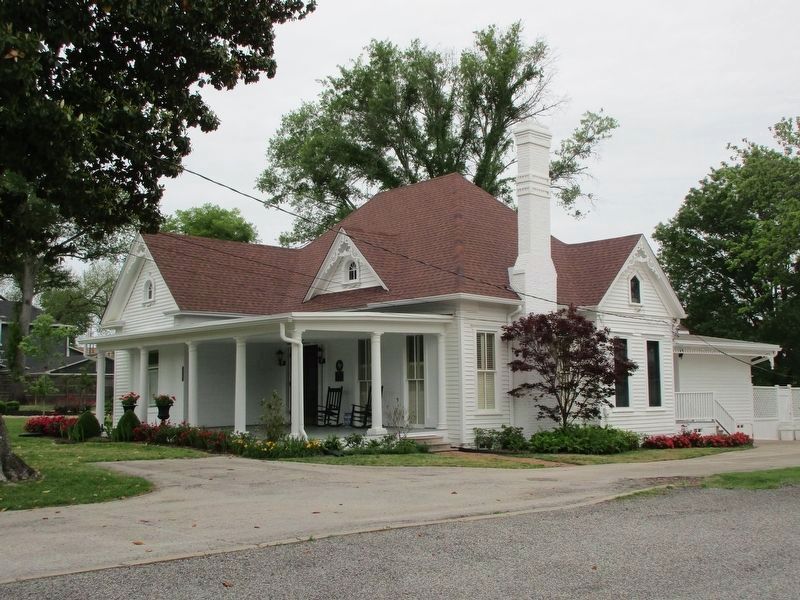 Hardeman-Griffin House and Marker. Click for full size. Hardeman-Griffin House and Marker image. Click for full size.