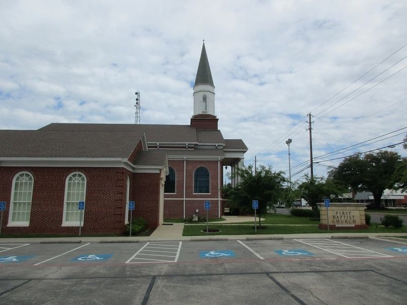 First Baptist Church of Nacogdoches image. Click for full size.