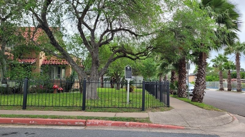 The view of the side of the Cisneros House and Marker. Click for full size. The view of the side of the Cisneros House and Marker image. Click for full size.