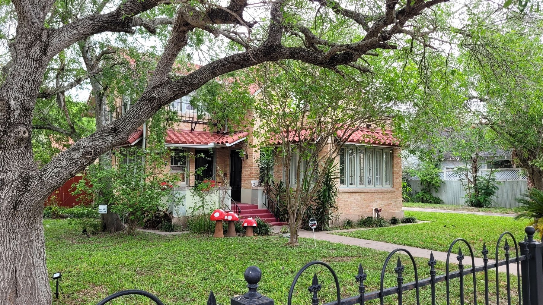 The Cisneros House. Click for full size. The Cisneros House image. Click for full size.