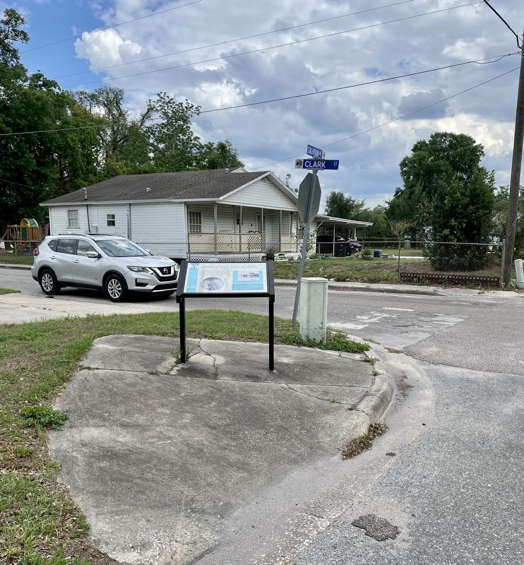 Dashs Citrus Grove & House Marker. Click for full size. Dashs Citrus Grove & House Marker image. Click for full size.