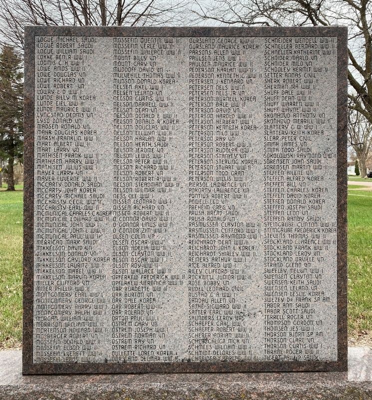 Wakonda Veterans Memorial <i>(second from right)</i> image. Click for full size.
