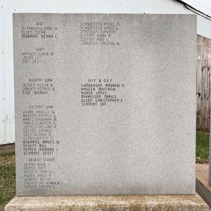 Irene Veterans Memorial <i>(far left)</i> image. Click for full size.