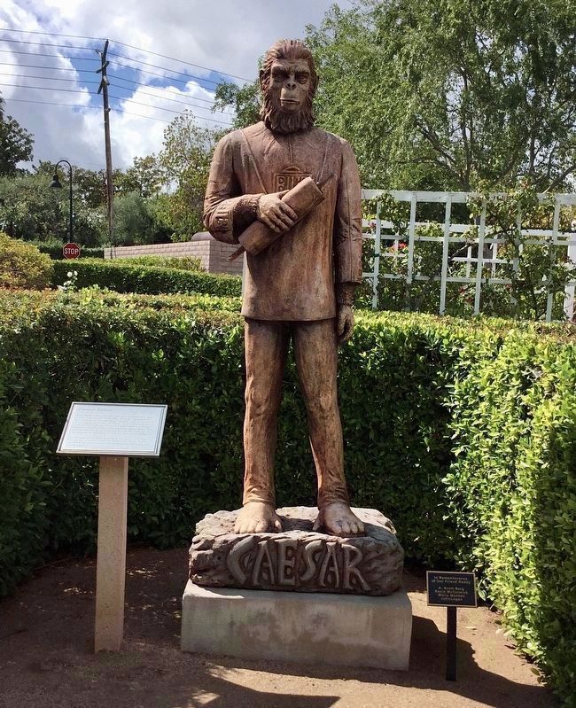 Caesar Statue image. Click for full size.