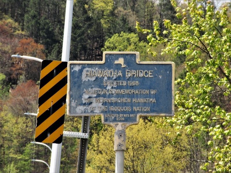 Hiawatha Bridge Marker as it looks in May 2023 image. Click for full size.