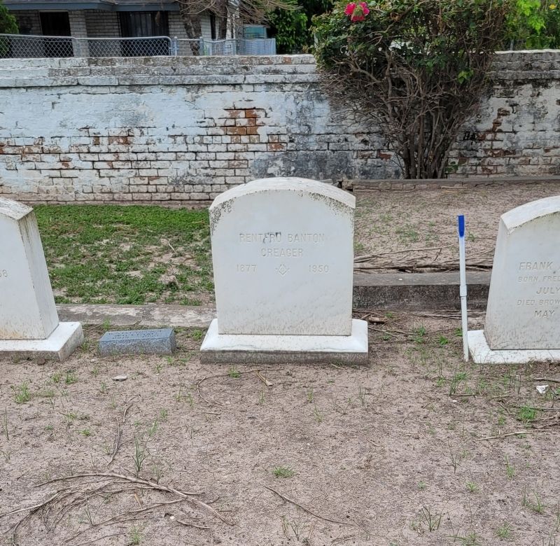 R.B. Creagar Gravestone image. Click for full size.