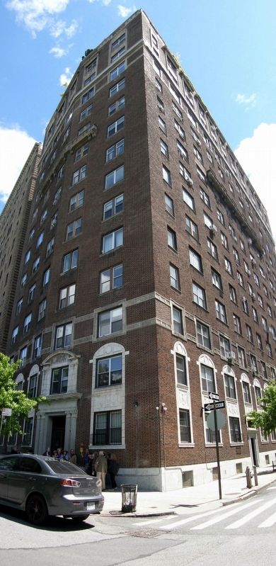 370 Riverside Drive image. Click for full size.