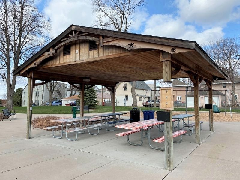 Lyon Park Picnic Shelter image. Click for full size.