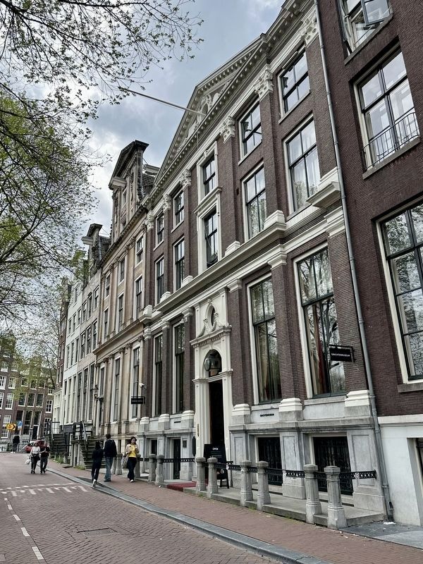 In Gratitude for the Dutch Support of the American Revolution Marker - wider view image. Click for full size.