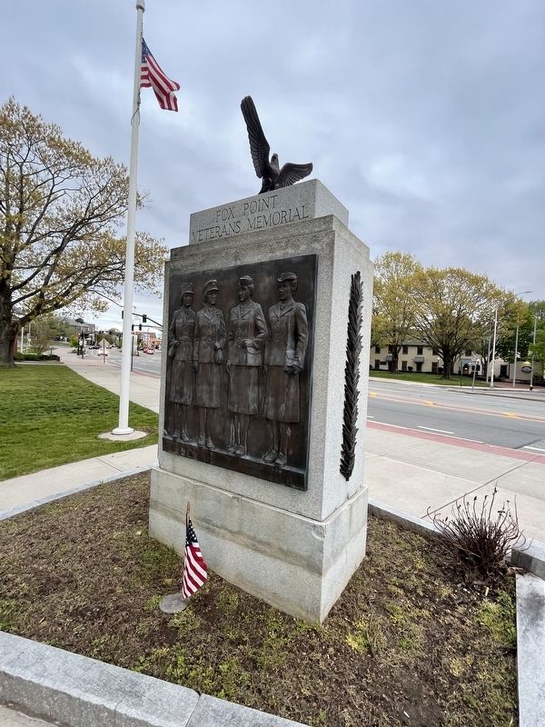 Fox Point Veterans Memorial image. Click for full size.
