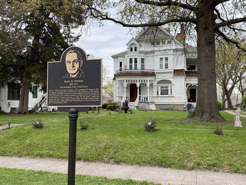 Harry S. Truman historic marker with the Sanders home in the background (a private residence) image. Click for full size.