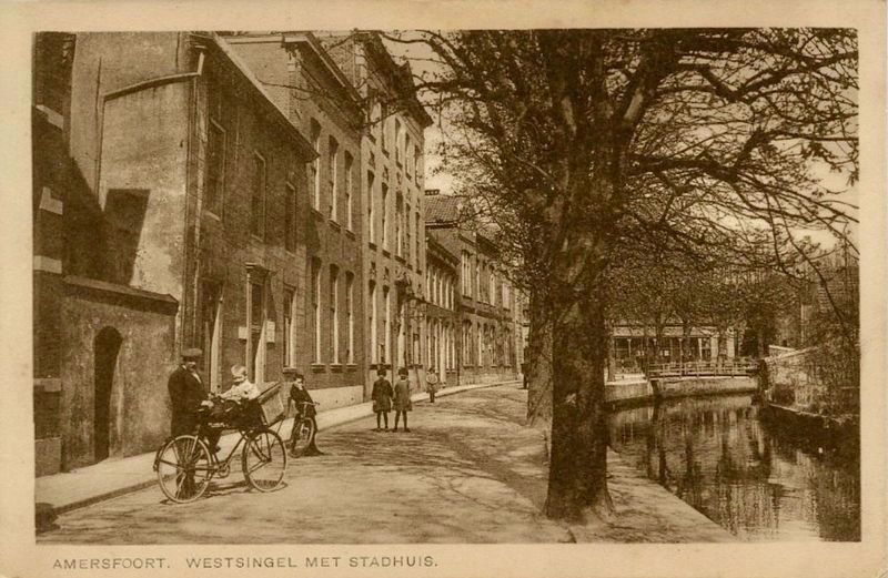 Westsingel, med Stadhuis. Click for full size. Westsingel, med Stadhuis image. Click for full size.