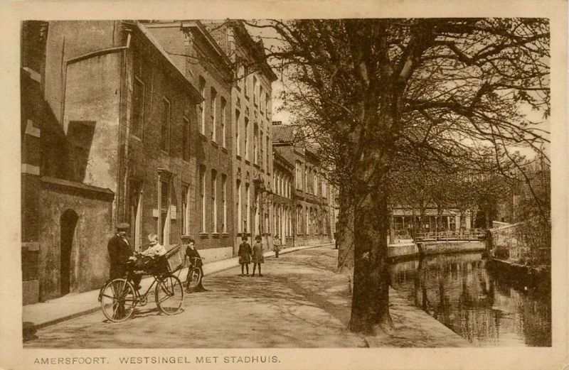 Westsingel, med Stadhuis image. Click for full size.