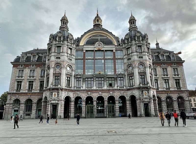 Antwerpen-Centraal / Central Station and Marker image. Click for full size.