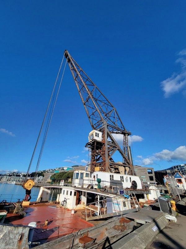 Hikitia Floating Crane image. Click for full size.