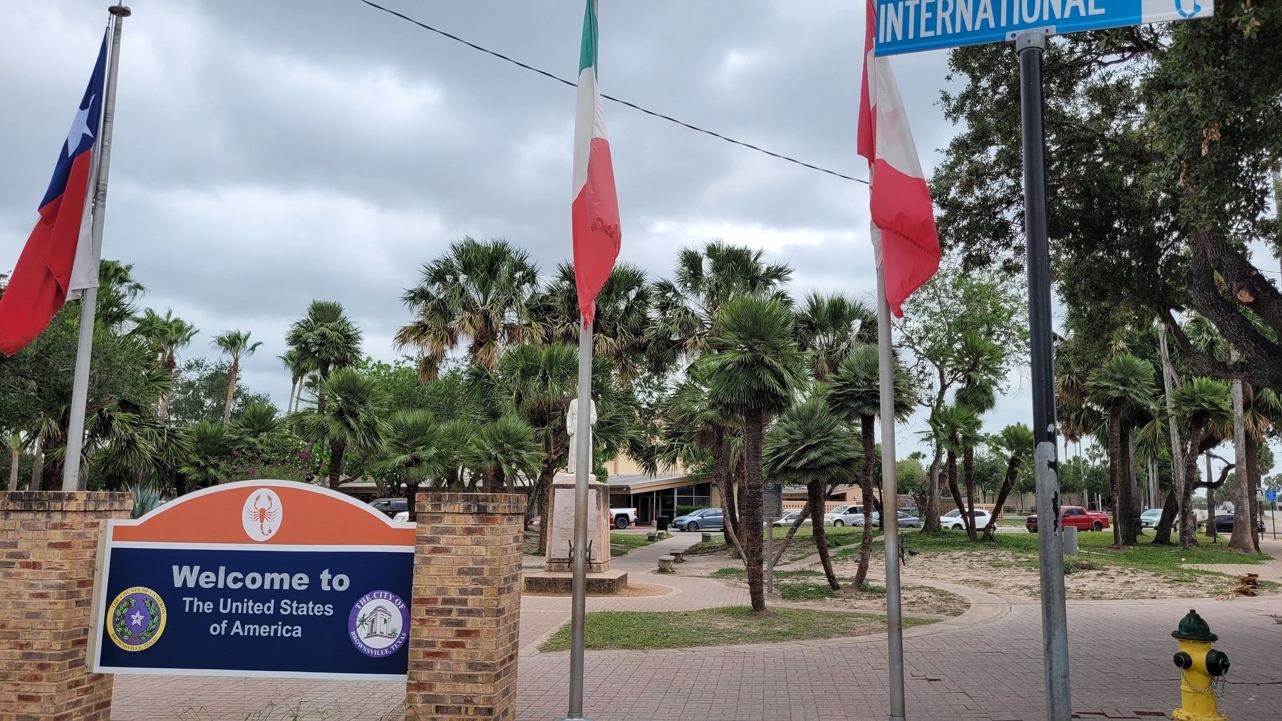 The Welcome to the USA sign next to the border crossing to Matamoros, Mexico image. Click for full size.
