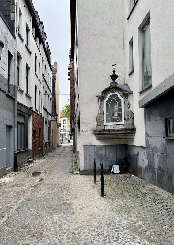 Niche devoted to St. Roch (as noted on the marker) image. Click for full size.