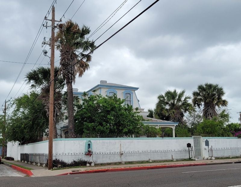 The view of Casa Kowalski-Dennett and Marker from across the street image. Click for full size.