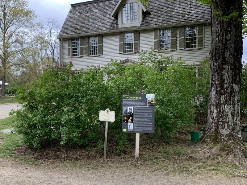 The Old Manse And Marker image. Click for full size.