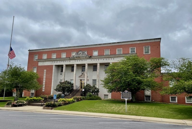 Tallapoosa County Marker in front of the Tallapoosa County Courthouse. image. Click for full size.