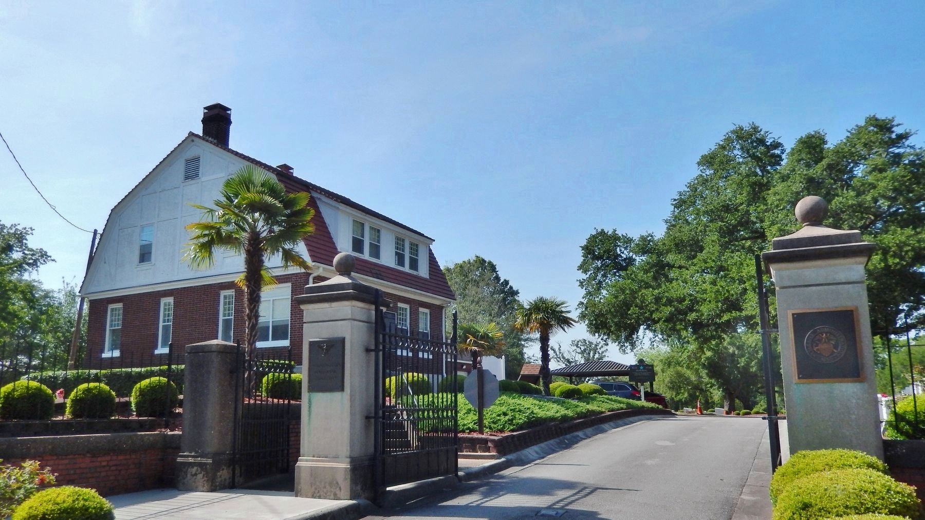 Wilmington National Cemetery Entrance & Superintendent�s Lodge image. Click for full size.
