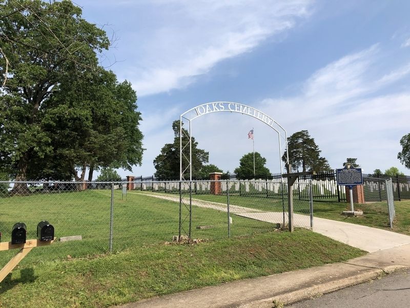 Oaks Cemetery Entrance image. Click for full size.