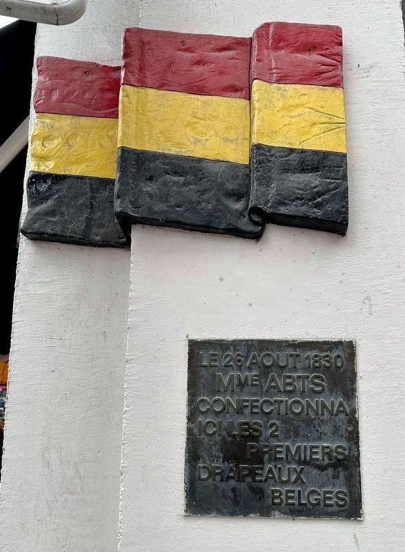 The First Belgian Flags Marker - French panel image. Click for full size.