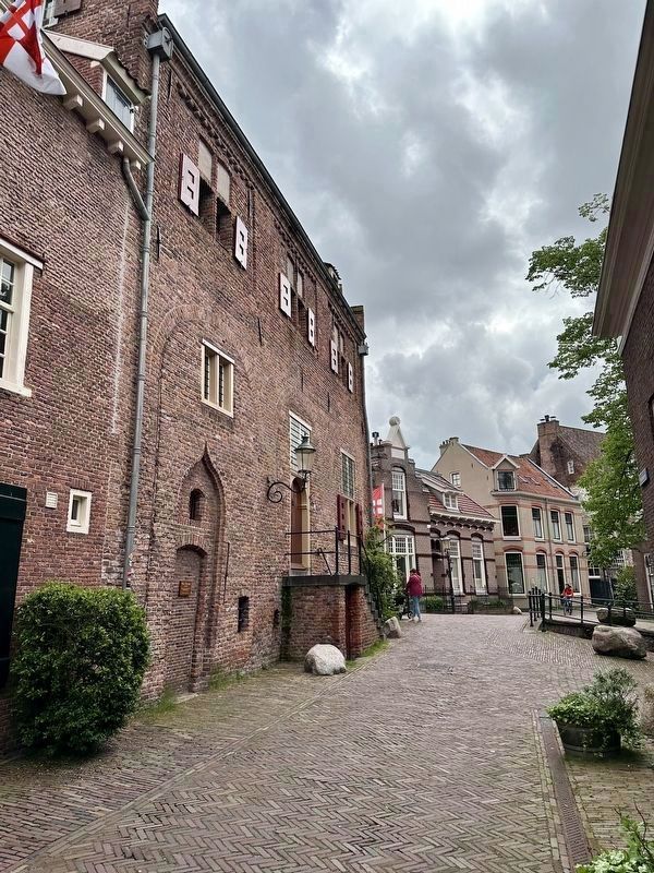 �Groot Tinnenburg� (Tynnenborch) Marker - wider view, looking south on Muurhuizen image. Click for full size.