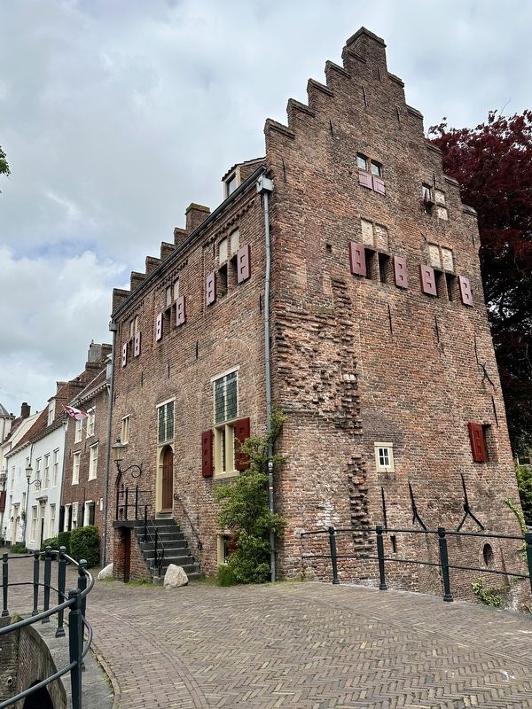 �Groot Tinnenburg� (Tynnenborch) - looking north on Muurhuizen image. Click for full size.