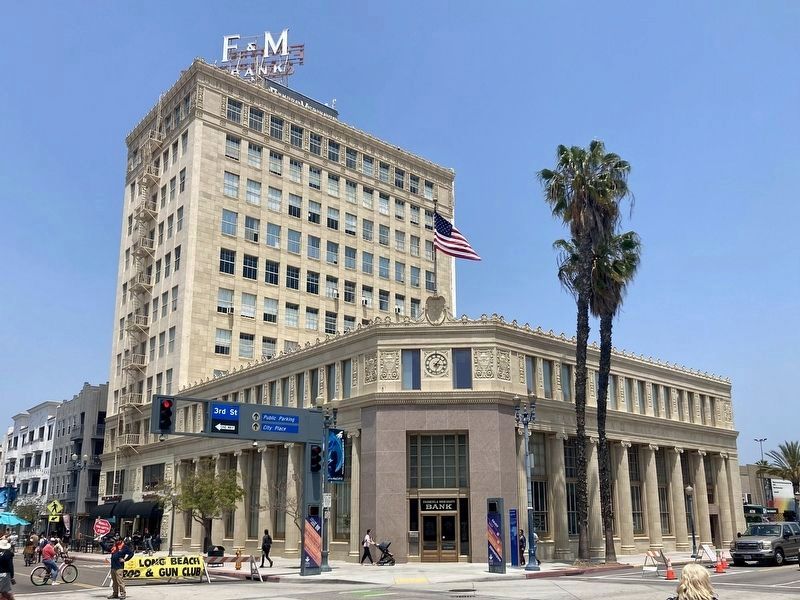 Farmers & Merchants Bank Tower image. Click for full size.