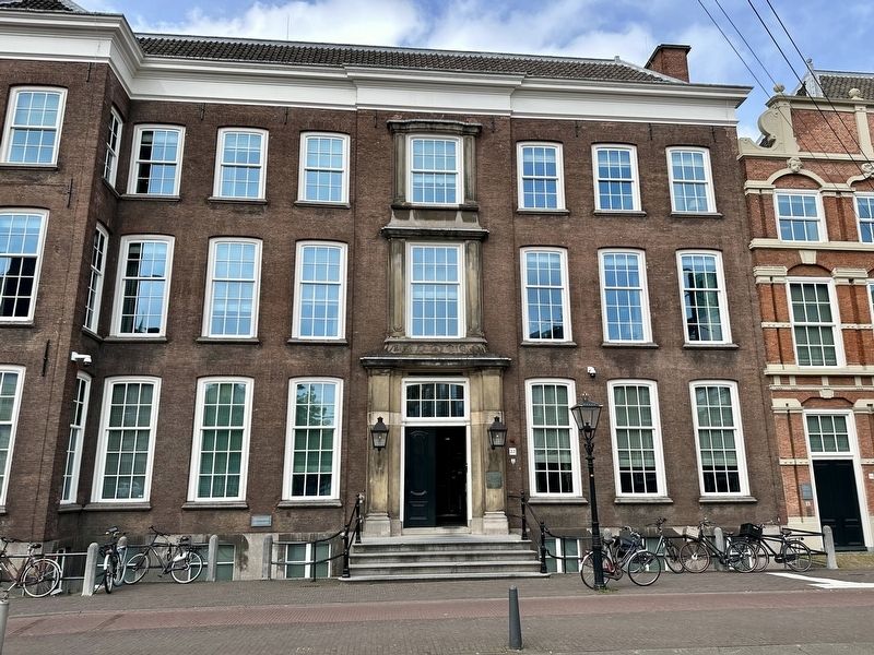 Huis van der Mijle Marker - wide view image. Click for full size.