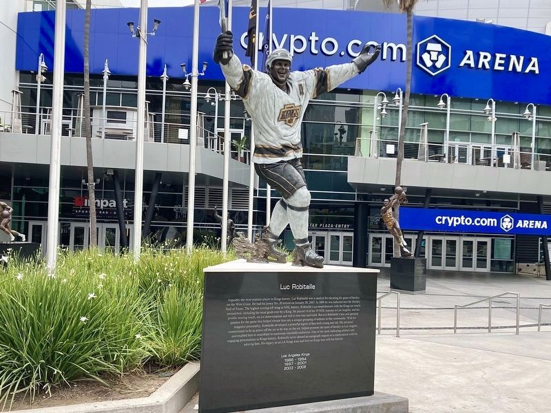 Luc Robitaille Statue and Marker image. Click for full size.
