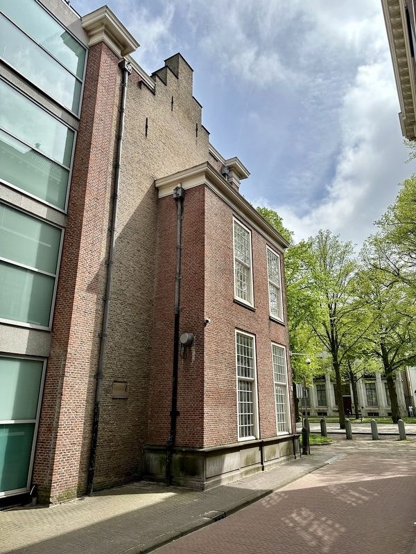 Martinus Nijhoff Marker - wide view image. Click for full size.