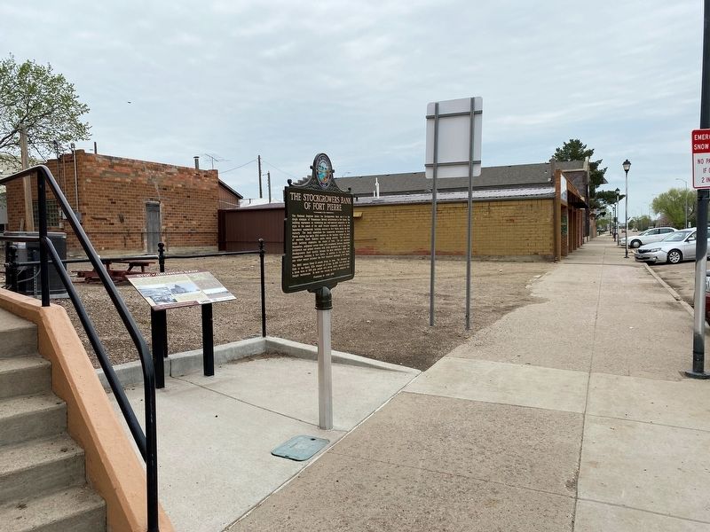 The Stockgrowers Bank of Fort Pierre Marker, from the south image. Click for full size.