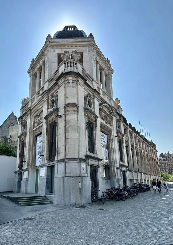 De Wijnaert Marker - wider view image. Click for full size.