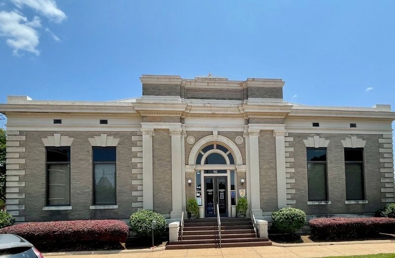Marker located on left of the Selma and Dallas County Chamber of Commerce and Tourism Information image. Click for full size.