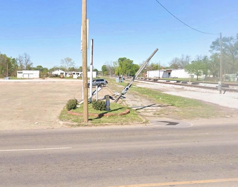 Only pole is left from marker (just to right of white sign pole) image. Click for full size.