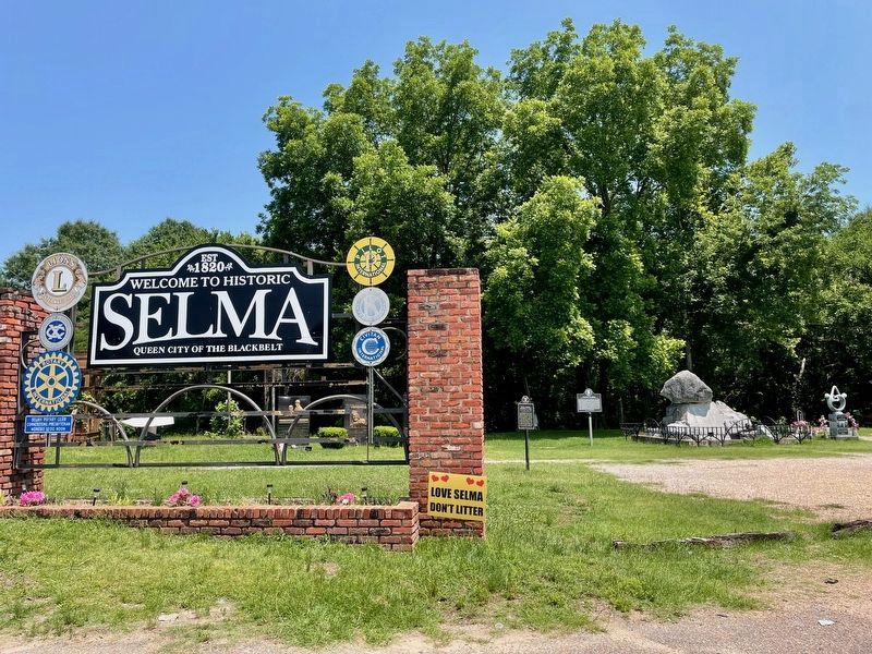Marker at Civil Rights Memorial Park (on right of Selma sign) image. Click for full size.