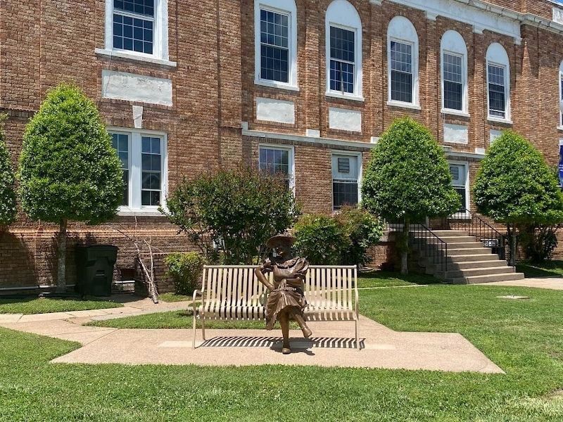 A statue of Minnie Pearl on the previous base of the memorial image. Click for full size.