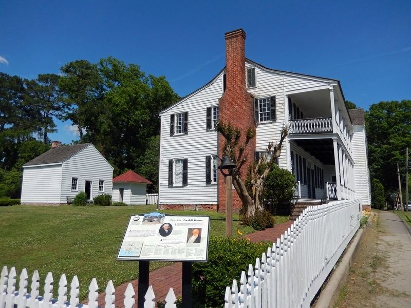 <i>1800-1827</i> Iredell House Marker image. Click for full size.