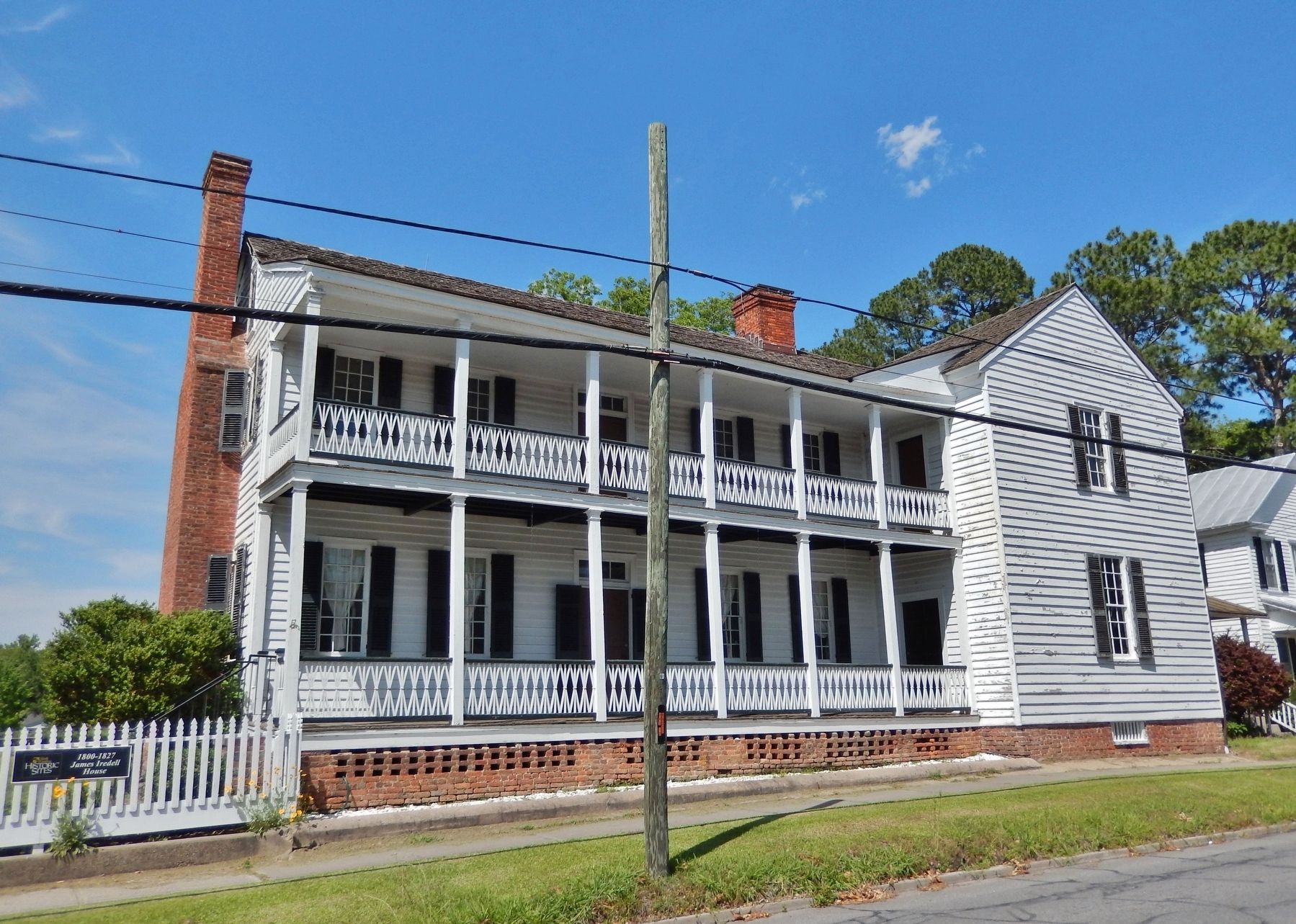 The Iredell House (<i>south elevation</i>) image. Click for full size.