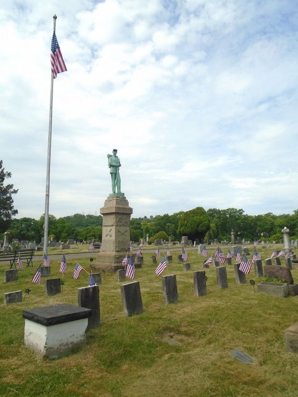 Civil War Memorial and Soldiers Plot image. Click for full size.