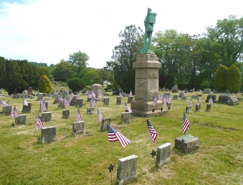 Civil War Memorial and Soldiers Plot image. Click for full size.
