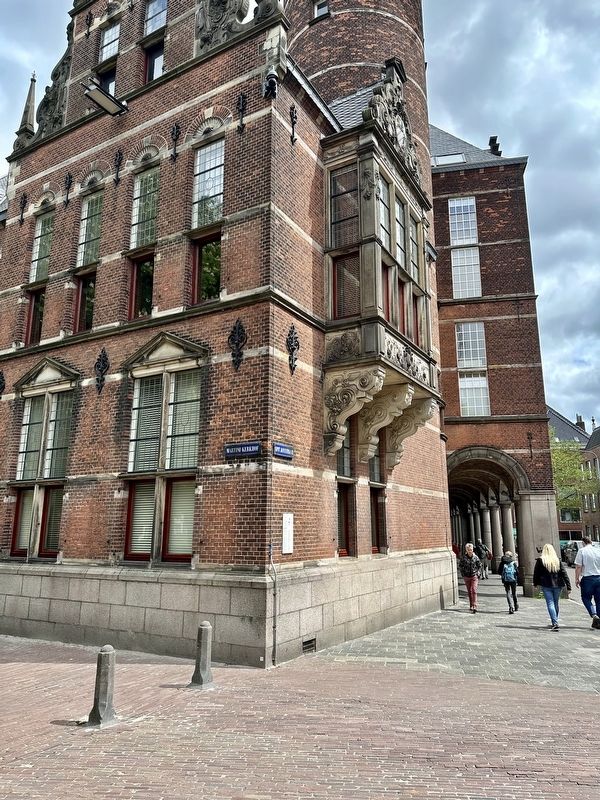 Provinciehuis / Provincial House Marker - wide view image. Click for full size.
